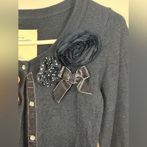 Abercrombie Kids Dark Navy Blue Y2K Cardigan Bow Flower Accent Size XL Preppy - Picture 3 of 9